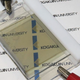 Illustration for article titled Transparent Batteries That Charge in the Sun Could Replace Smartphone Screens